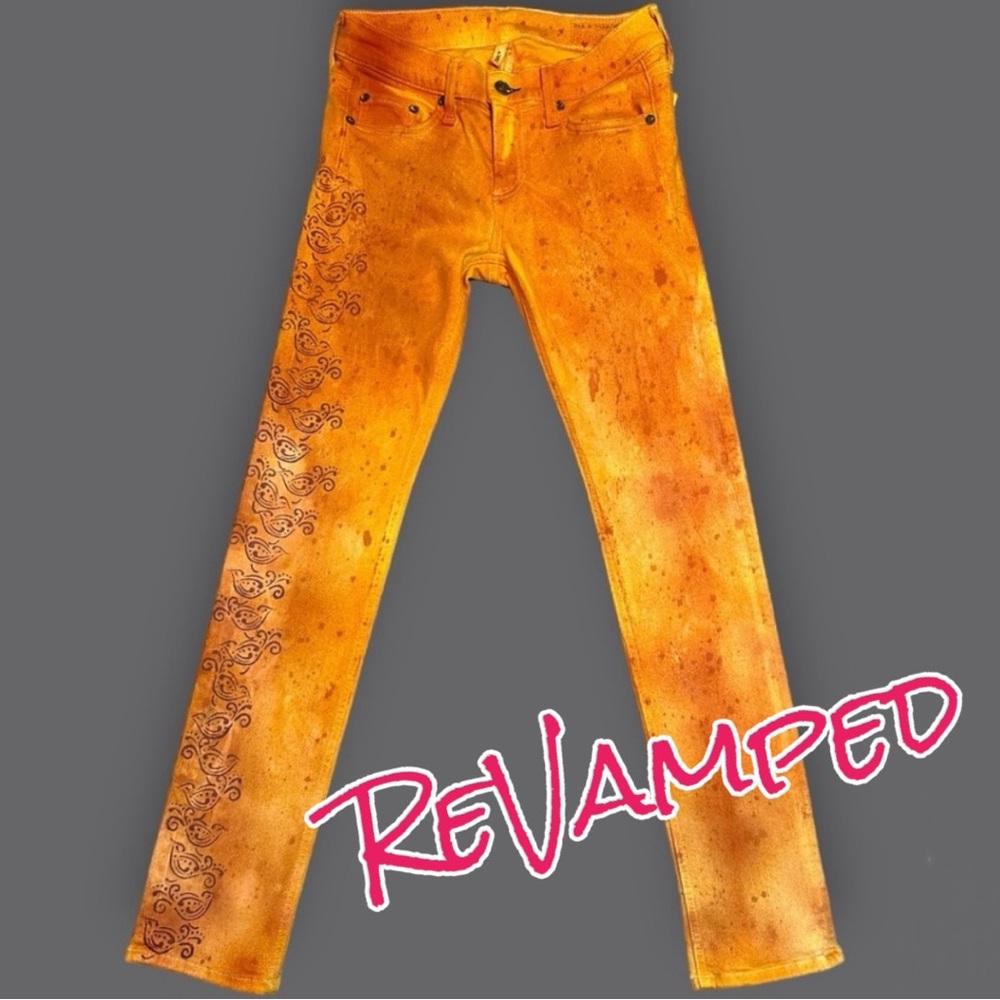 Originally NWOT White Tomboy Skinny Jeans now in Sunburst. Size 26 🌞
